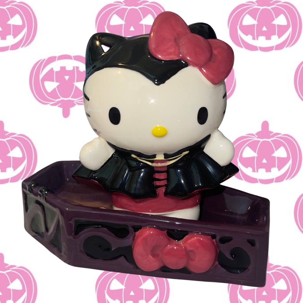HELLO KITTY HALLOWEEN VAMPIRE AND COFFIN FIGURINE BY BLUE SKY CLAYWORKS🧛‍♀️🎀